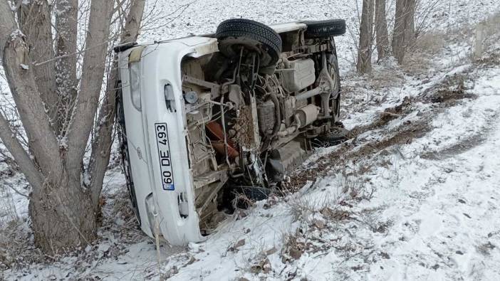 Tokat Yeşilyurt’ta minibüs devrildi: 3 yaralı