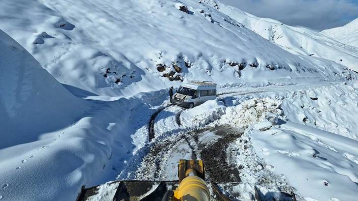 Siirt-Şırnak kara yolu araç trafiğine kapatıldı