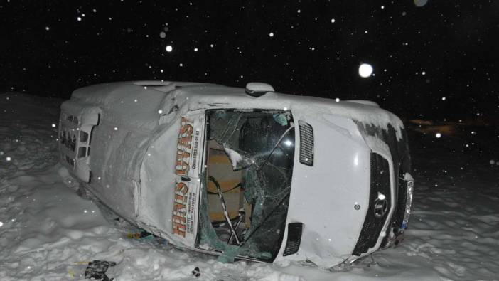 Erzurum'da midibüs şarampole yuvarlandı: 12 kişi yaralandı