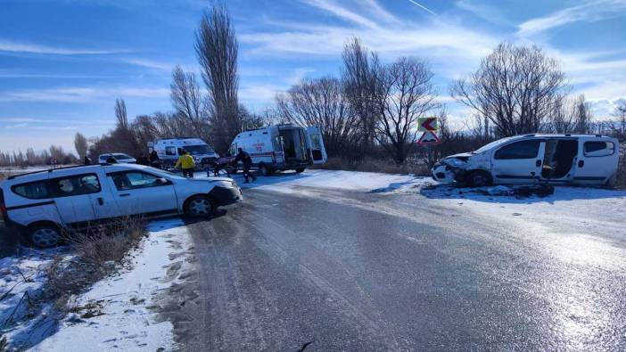 Afyonkarahisar'da trafik kazası! Yaralılar var