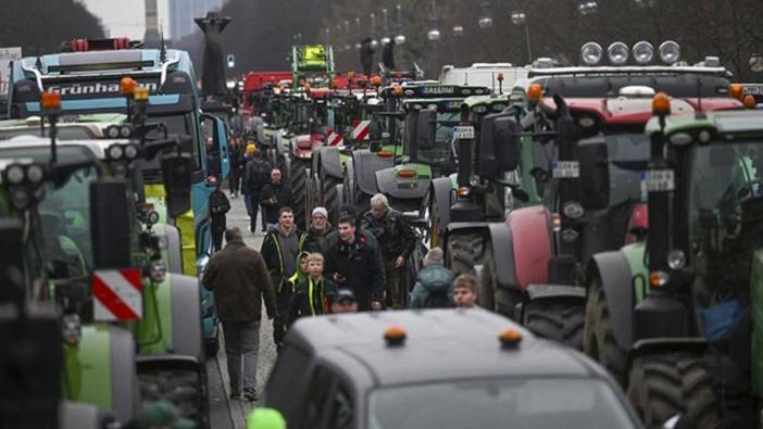 Hamburg'da çiftçiler protesto yaptı