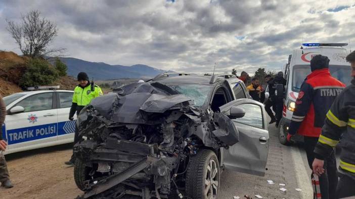 Tokat’ta bir cip kamyona ok gibi saplandı