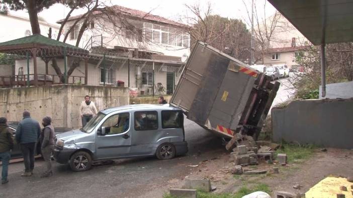 Freni patlayan kamyon ortalığı savaş alanına çevirdi!