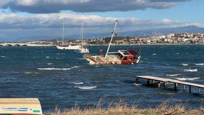 Ayvalık'ta fırtına tekneleri batırdı