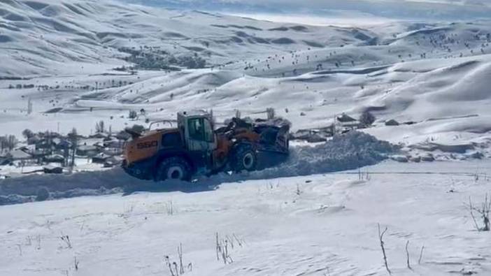 Muş’ta köy yoluna çığ düştü