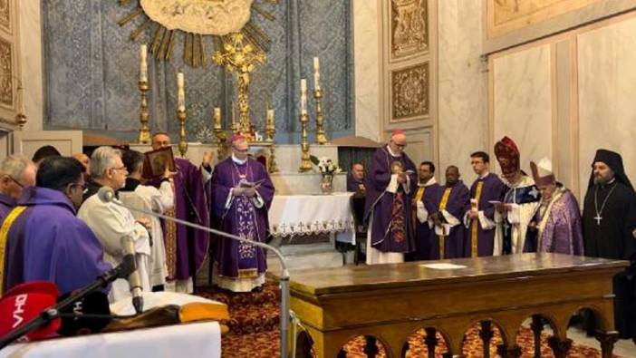 Saldırının ardından Santa Maria Kilisesi'nde kefaret ayin