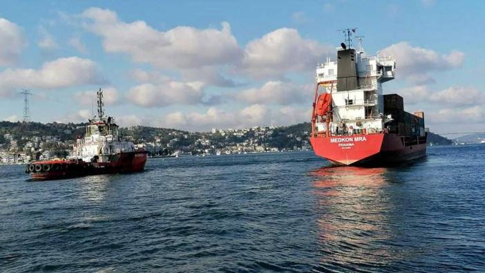 İstanbul Boğazı'nda iki gemi çarpıştı!