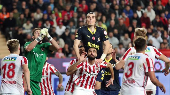 Fenerbahçe, Antalyaspor'u 2-0'lık skorla mağlup etti