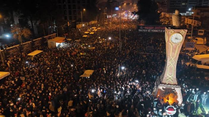 Adıyaman’da binlerce kişi deprem şehitlerini andı