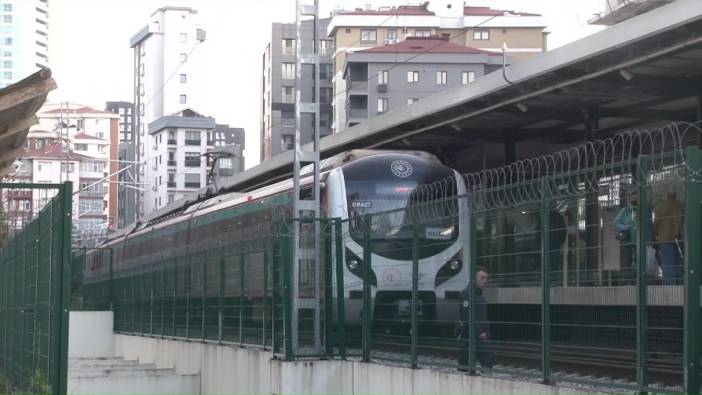 Marmaray'da bir kişi raylara atlayarak intihar etti