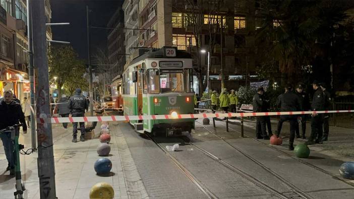 Torununu kurtarırken tramvayın altında kaldı