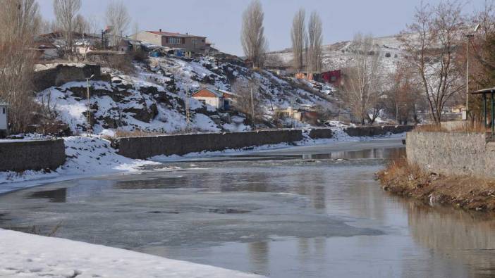 Kars Çayı’nın buzları eridi!