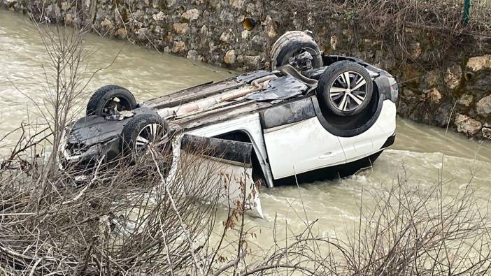 Bolu’da yoldan çıkan cip dereye uçtu: 4 kişi boğulmak üzereyken kurtarıldı