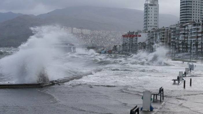 İzmir'de vapur seferleri yeniden başladı