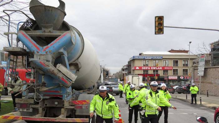 Ataşehir'de feci kaza! Beton mikseri mendil satan kadını ezdi