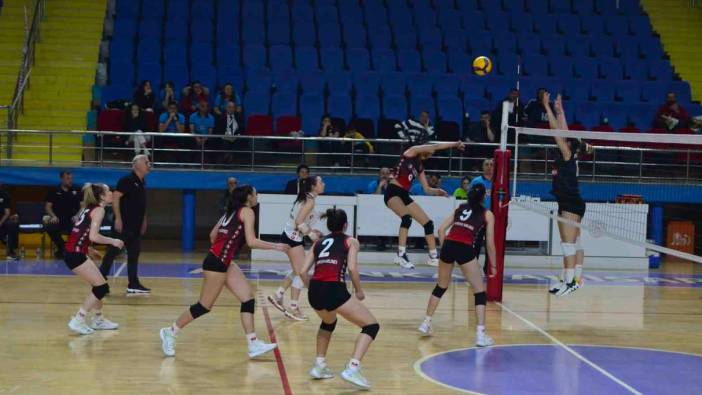 Kıran kırana geçen voleybol maçları sona erdi