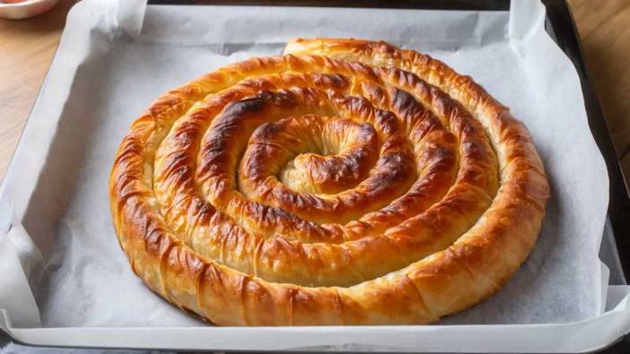 Çay demlenene kadar hazır üstelik yapımı çok basit! İşte çıtır çıtır börek tarifi