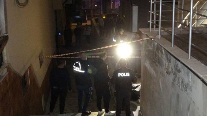 Uşak'ta yaşlı adam apartman önünde ölü bulundu!