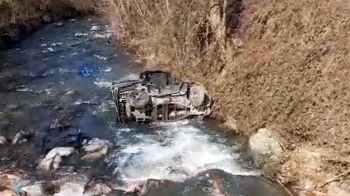 Sakarya’da arazi aracı dereye uçtu: 3 ağır yaralı