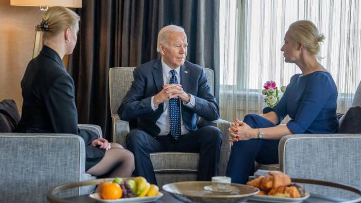 Biden, hapiste ölen muhalif Rus lider Navalny'nin eşi ve kızıyla görüştü