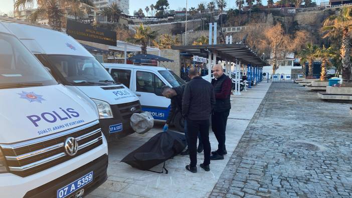 Üzerindeki elbiselerle deniz yüzeyinde cansız bedeni bulundu