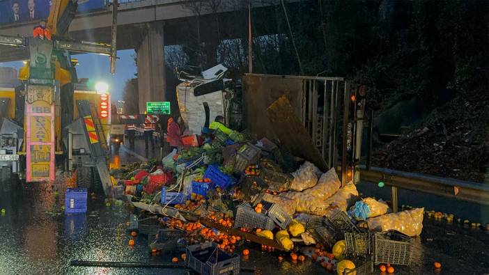 Beykoz’da İETT ile sebze yüklü kamyon çarpıştı