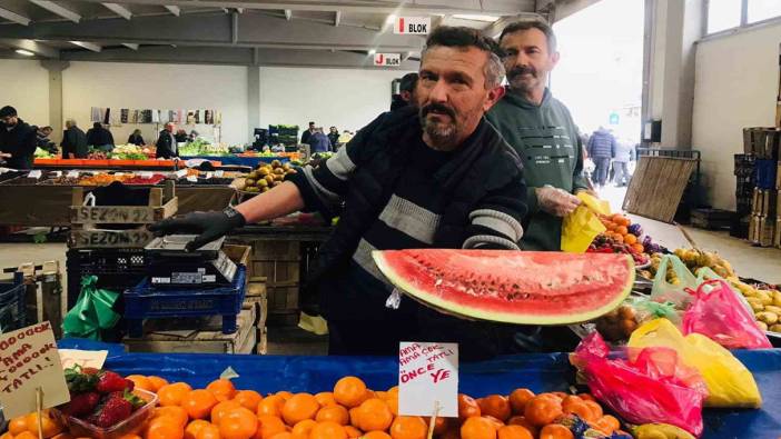 Yılın ilk karpuzu dilimle satışa sunuldu