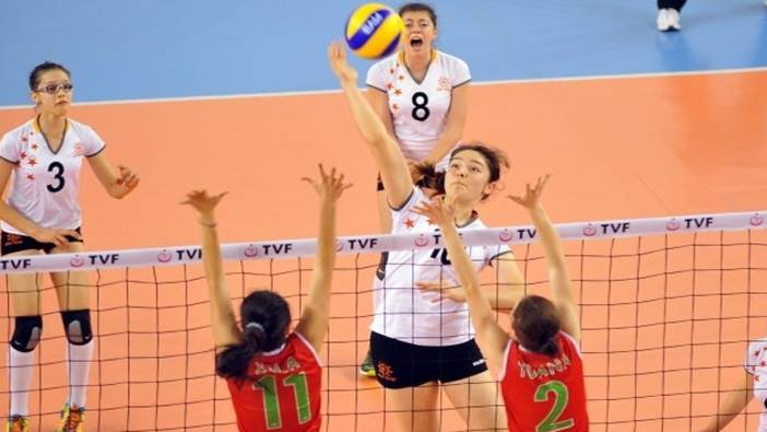 Denizli’de voleybolda yarı final heyecanı başlıyor