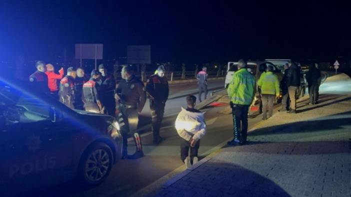 Polislerden kaçarken ekip otomobiline çarpan sürücü ehliyetsiz çıktı