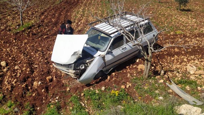 Devrilen otomobilin sürücüsü yaralandı