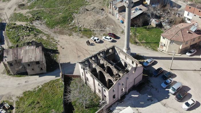 300 yıllık cami bakımsızlıktan harabeye döndü