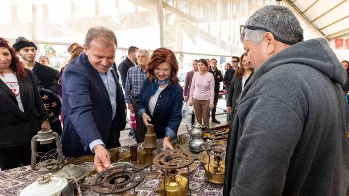 Koleksiyonerler ve antika tutkunları antika pazarında buluşuyor