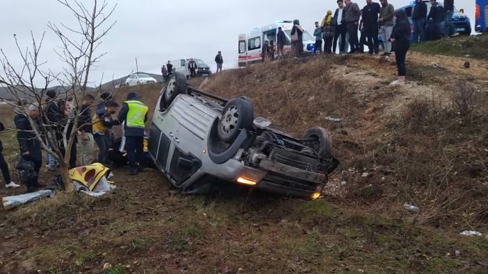 Tekeri patlayan otomobil şarampole uçtu: 8 yaralı