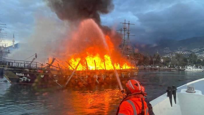 Alanya’da yanan tur tekneleri için soruşturma başlatıldı