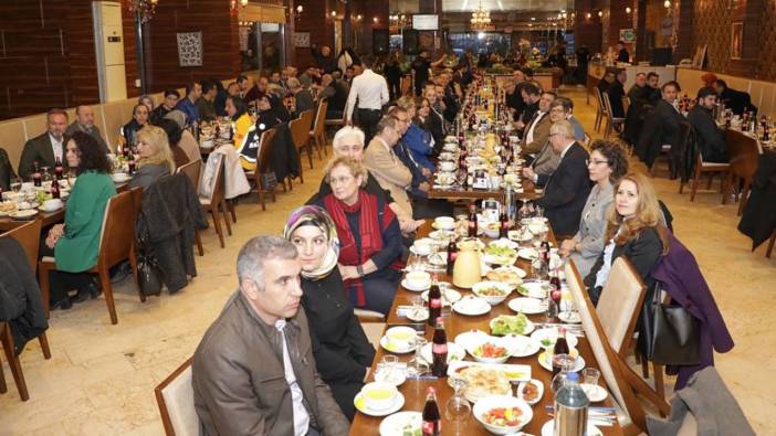 Vali Işın sağlık çalışanlarıyla iftar yaptı