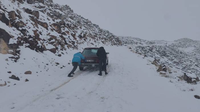 Kar yağışı sürücülere zor anlar yaşattı