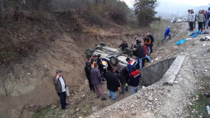 Bolu'da şarampole uçan otomobil ters döndü: 2’si ağır 3 yaralı