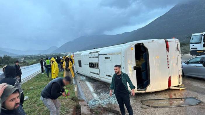 Mersin’de işçi servisi kaza yaptı: 23 yaralı