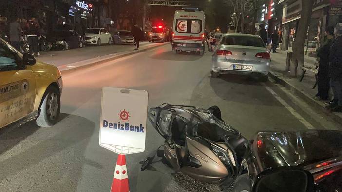 Otomobile çarpıp sürüklenen motosikletli genç ağır yaralandı