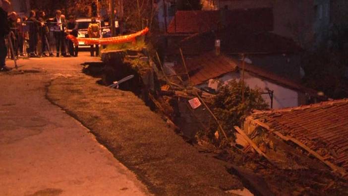 Maltepe'de  yol çöktü! Büyük panik yaşandı