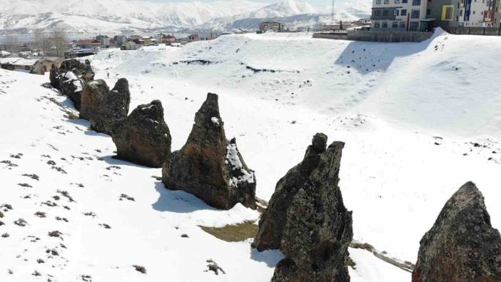 Beyaza bürünen "Nemrut’un Develeri" görsel şölen oluşturdu