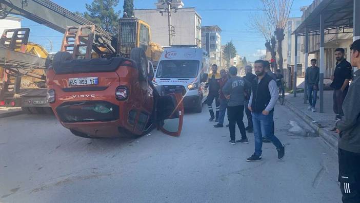 Adıyaman'da iki otomobil çarpıştı: Yaralılar var