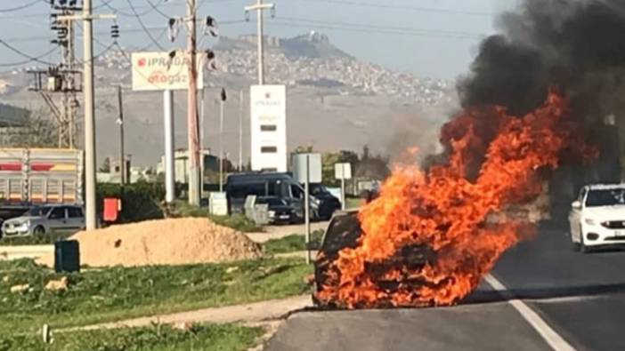 Mardin’de park halindeki otomobil alev topuna döndü