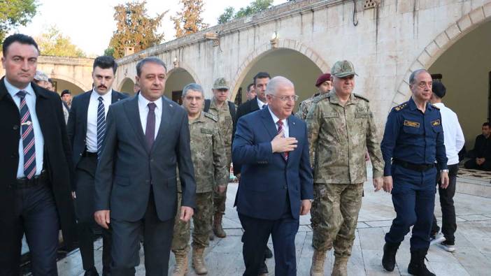 Bakan Güler bayram namazını Balıklıgöl’de kıldı