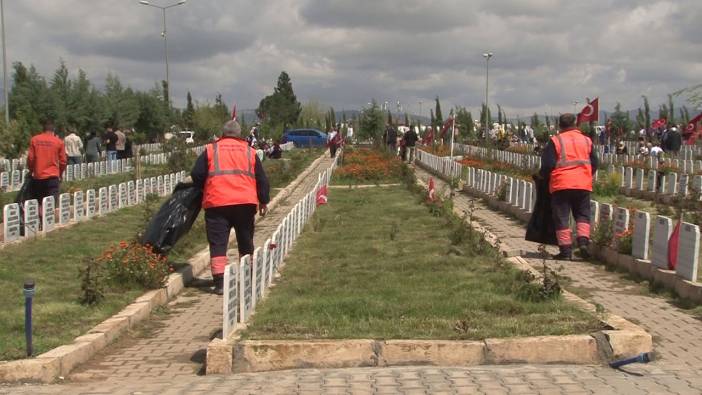 Acı dolu yürekleriyle görevlerinin başındalar