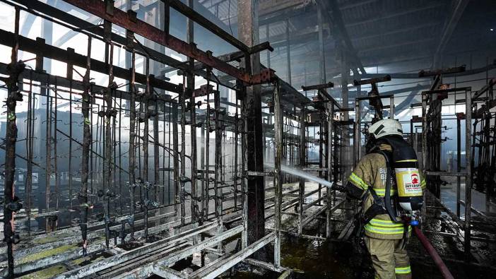 İzmir'de plastik fabrikasındaki yangın yürekleri ağza getirdi