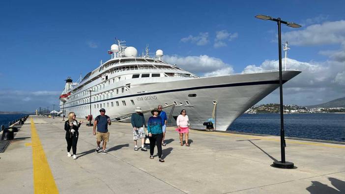 Bodrum’a turist akını! Gemi gemi geliyorlar