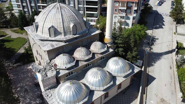 Çankırı’da fırtına caminin minaresini yıktı