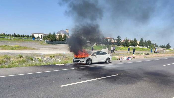 Şanlıurfa’da alev alev yanan araca pet şişeli müdahale