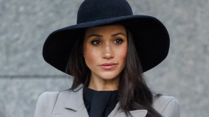 Prens Harry'nin eşi Meghan Markle başörtüsü taktı